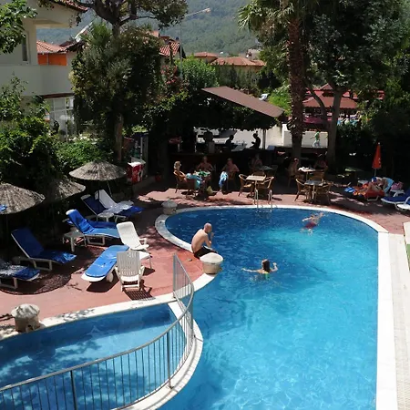 Siesta & Juniper Hotell İçmeler